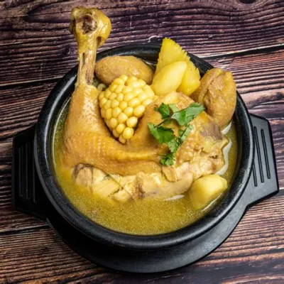  Sancocho de Gallina: Maistuva Sekoitus Perinteisiä Maut ja Tärkeitä Ainesosia!