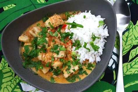  Moqueca de Peixe - Mausteinen ja Kermainen brasilialainen Merivuoka Ei Vakuuta?